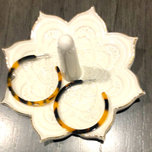 Tortoise Shell Hoop Acrylic Earrings - Picture 5 of 10